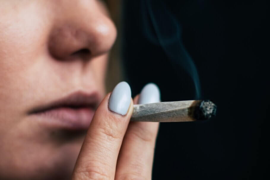 Cuidado con el papel de fumar de mala calidad - Blog de Papel RAW oficial  España